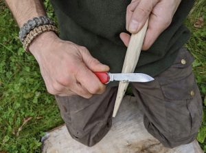 foraging and knife skills whittling