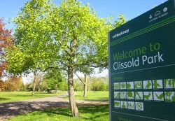 Clissold Park sign meeting point